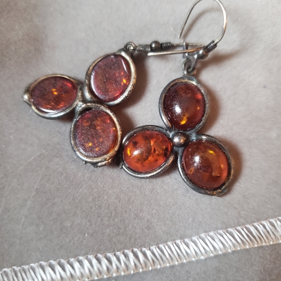 Ladies pierced earrings - Picture 3 of 4